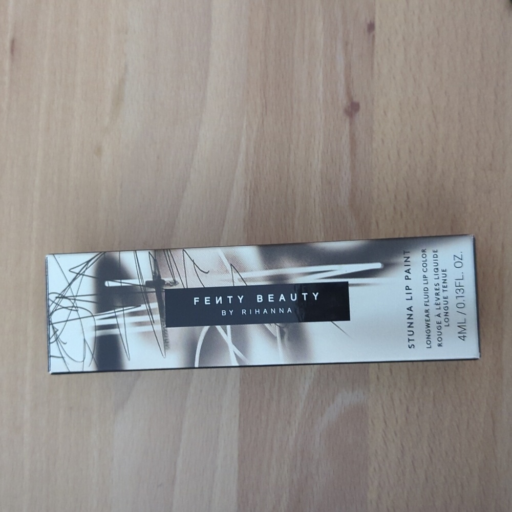 Fenty beauty*Stunna lip paint shade: unattached